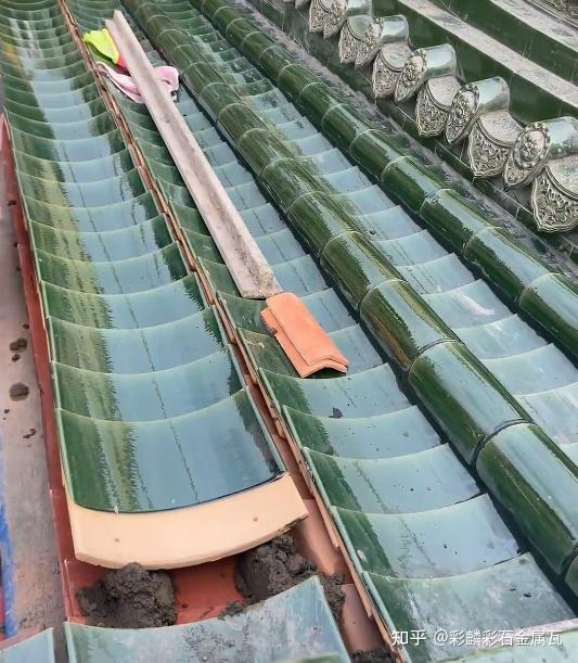 屋面瓦大对决：彩石金属瓦凭啥能叫板琉璃瓦、树脂瓦和水泥瓦？ - 知乎