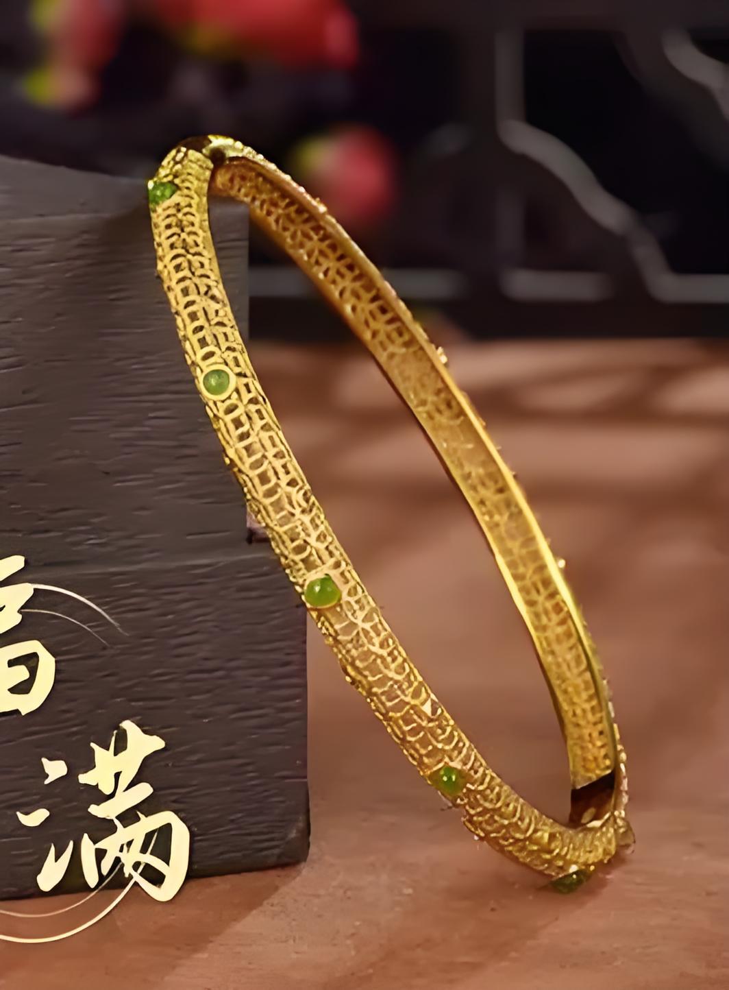 《红楼梦》中平儿的虾须镯是什么样子的?