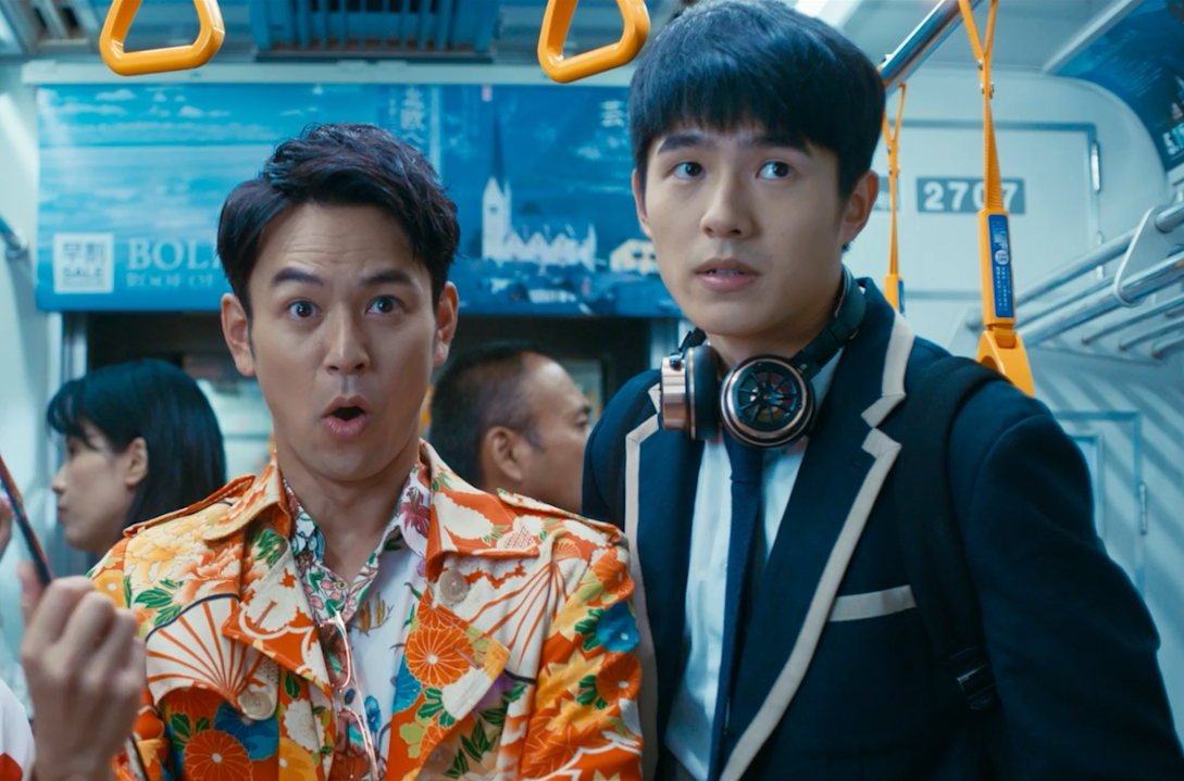 刘昊然在《唐人街探案》里的耳机是什么型号的? - 知乎