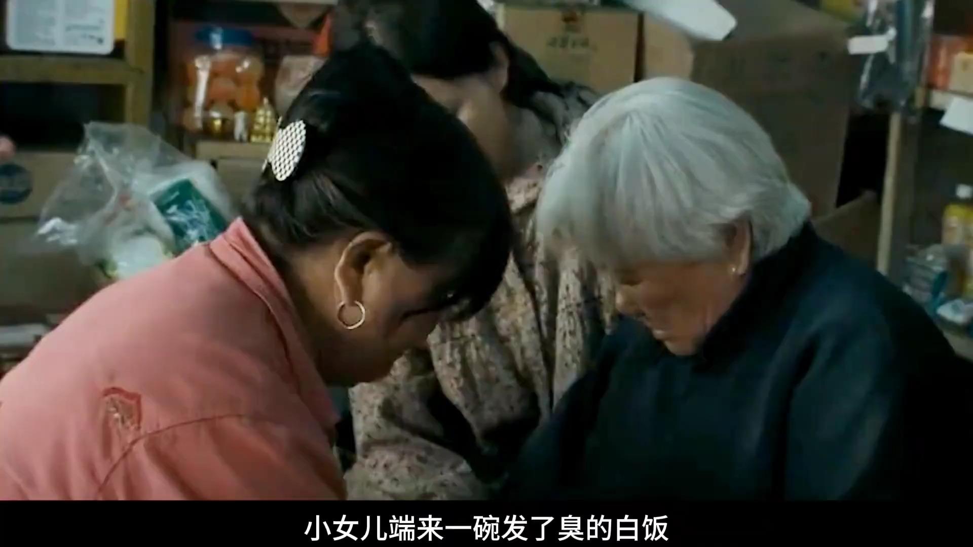 心酸至极,八十岁老人被儿女逼的牛棚自杀,大胆的国产电影