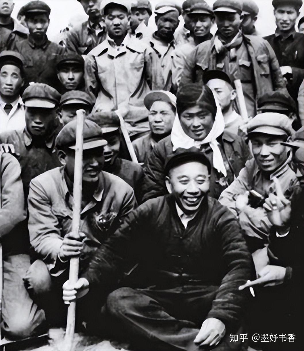 1949年新疆问题让毛主席十分烦恼,王震入疆连战连捷,枪决乌斯满 - 知乎