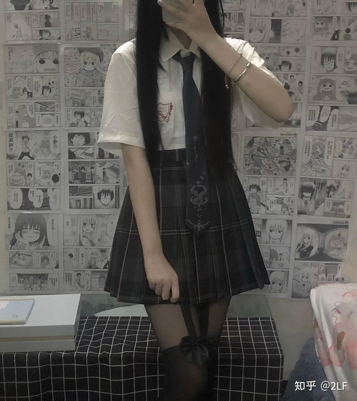 黑色的 jk 制服适合搭配哪些长筒袜?