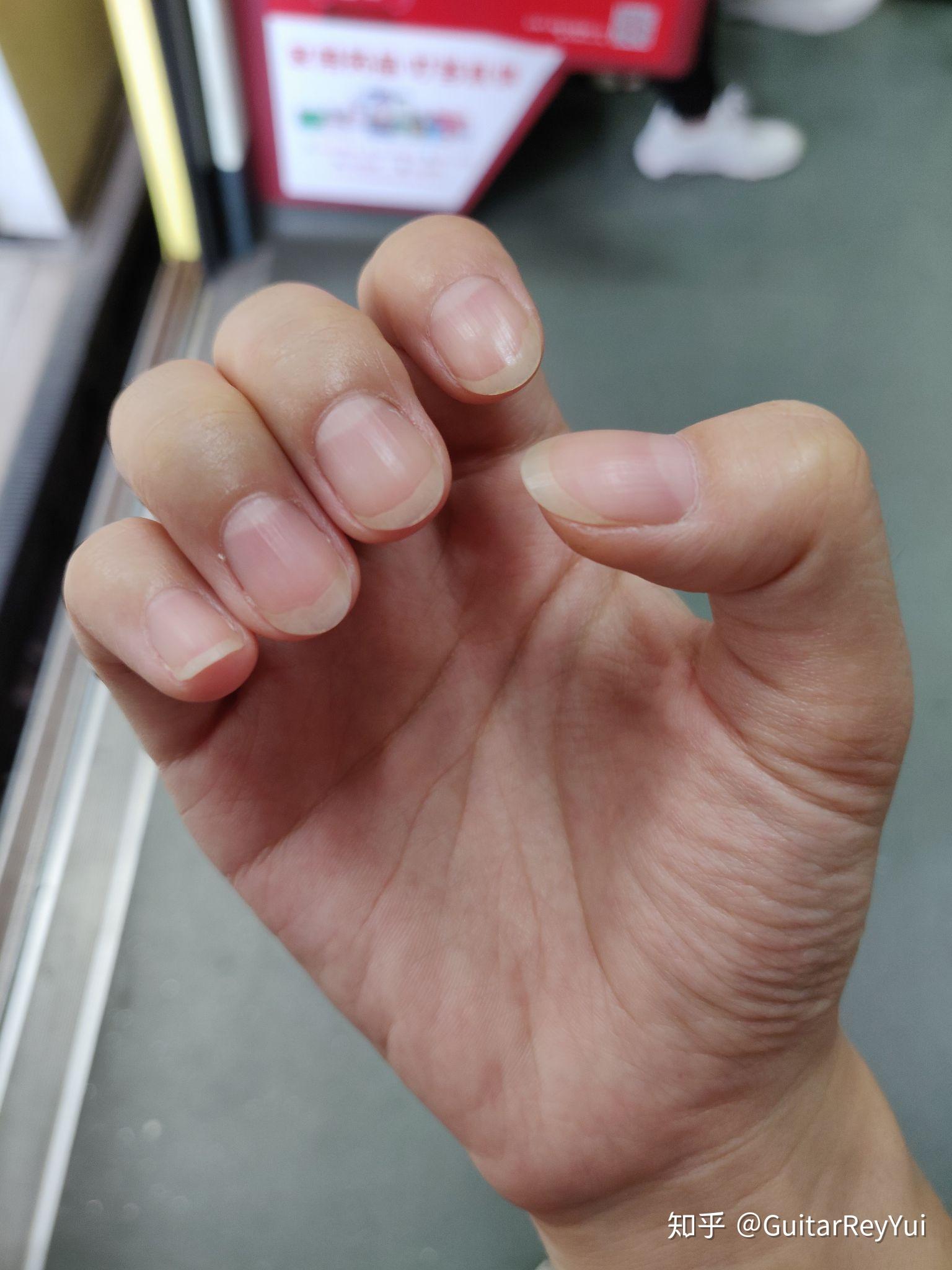 弹古典吉他要怎么留指甲本人女