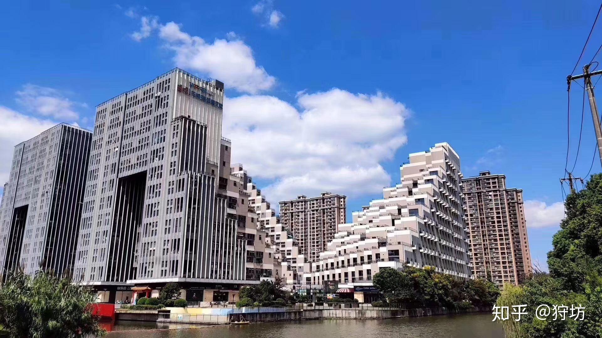 昆山花桥的网红金字塔楼如何采光