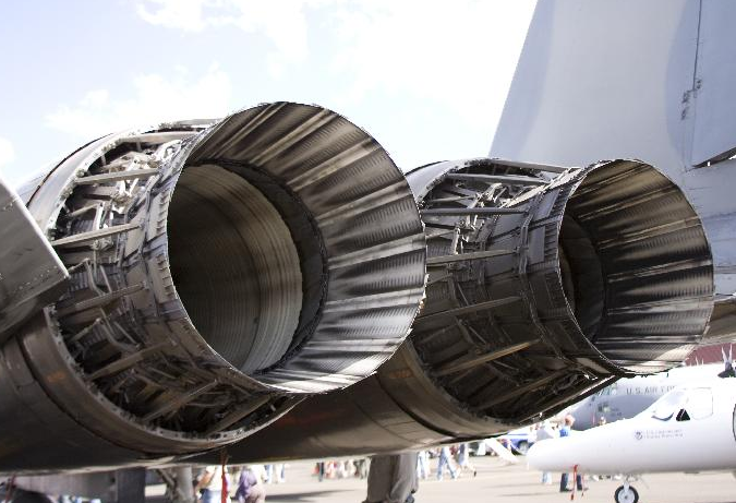 战斗机的可伸缩尾喷管有什么具体的功用?