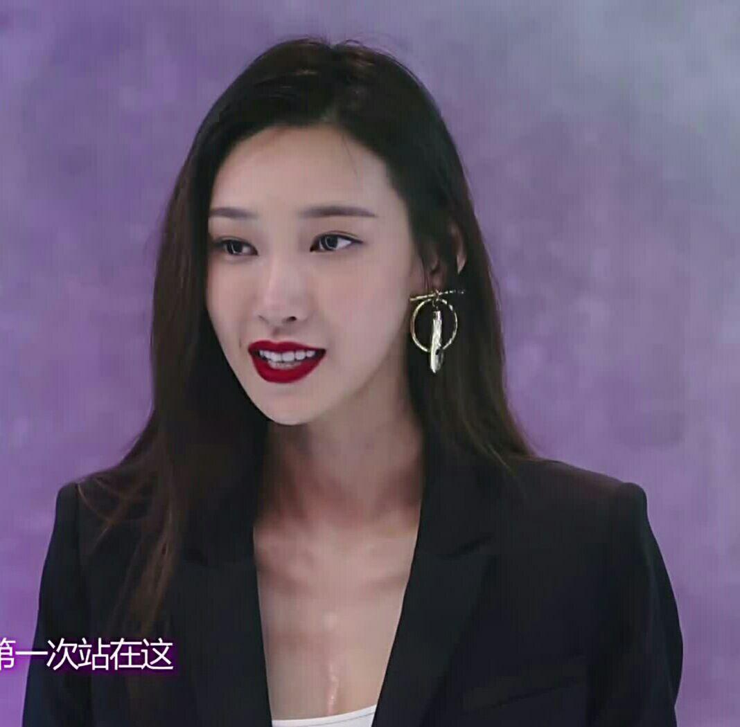 求天使之路里面这个黑人超模和陆瑶的口红色号