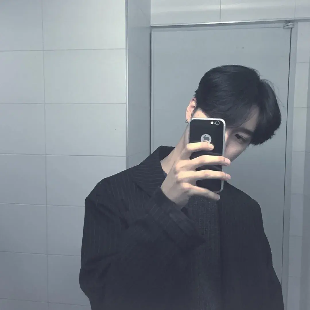 有哪些第一眼就让你觉得惊艳的男生头像