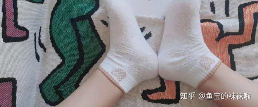 为什么女生的白袜子穿不脏? - 知乎