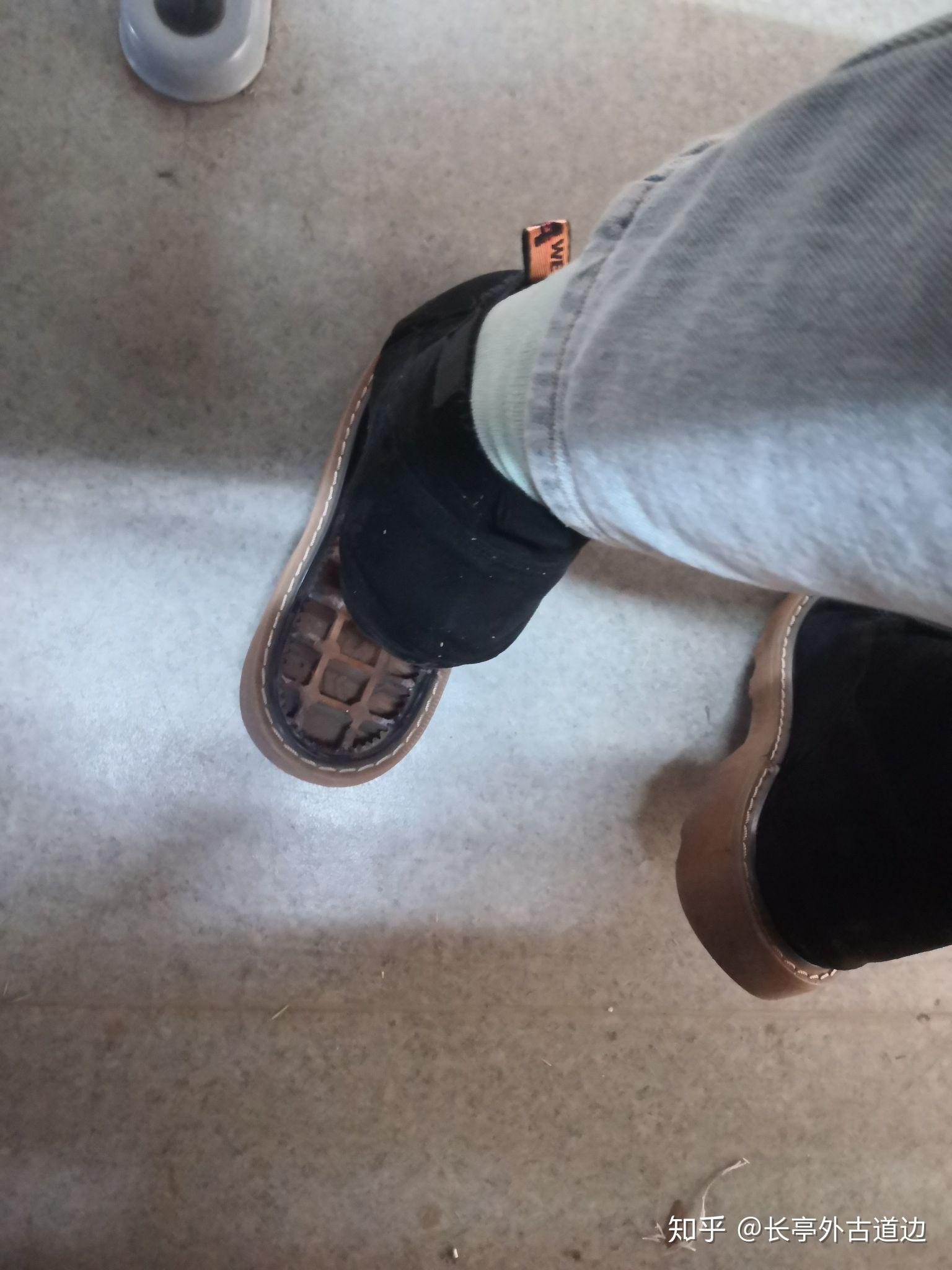 走在路上鞋底突然掉了是种什么样的体验