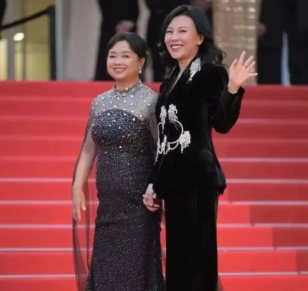 60岁的自驾游博主苏敏阿姨，全网粉丝超500万，走上了戛纳红毯，近半年收入已超百万！ - 知乎
