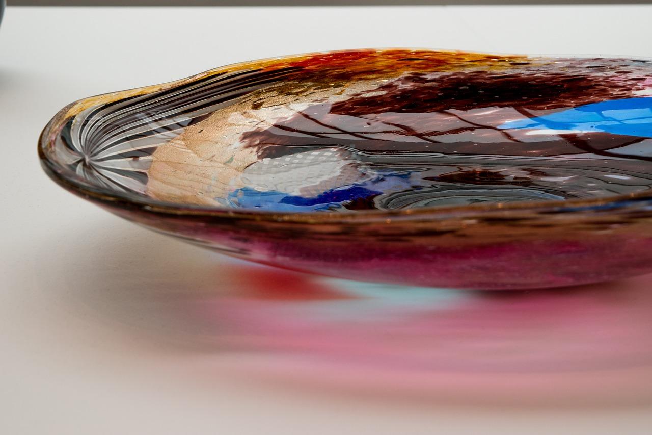 3. 使用玻璃胶修补