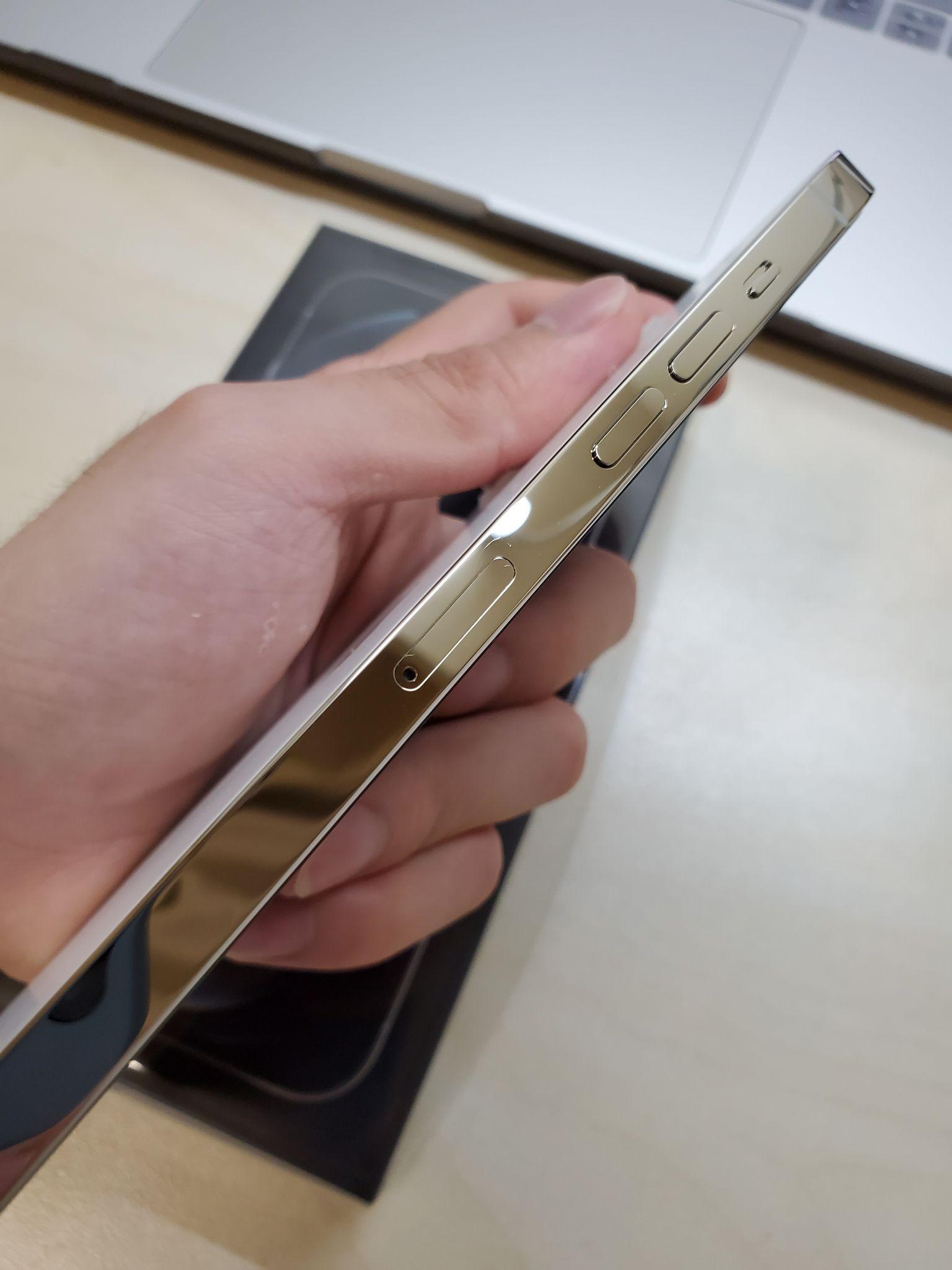 iphone12 pro max银色边框相对其他颜色会容易有划痕么? - 知乎