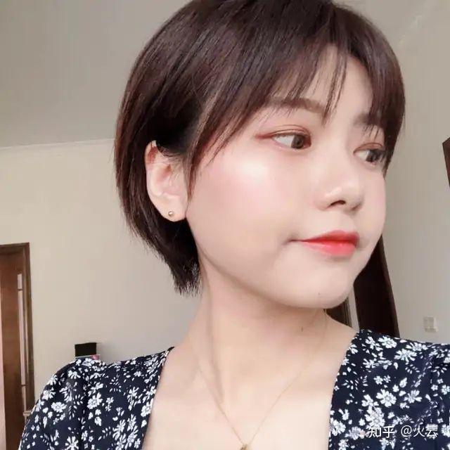 圆带点方的脸型适合什么样的短发(女生)? - 知乎