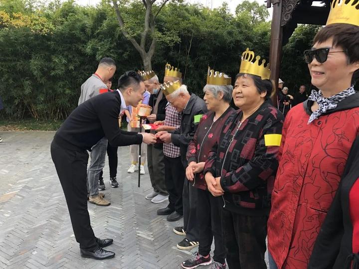 养老新社区的叔叔阿姨是如何过生日的？ - 知乎