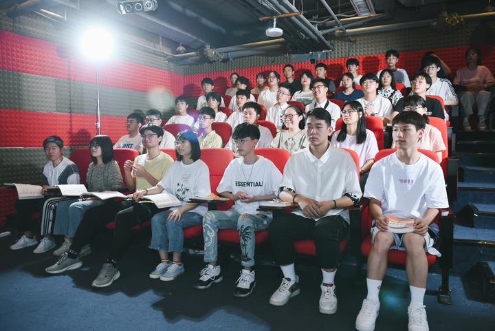 编导艺考生多少分才能上一本呢? - 知乎