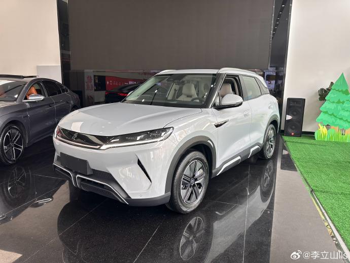 比亚迪元up小巧灵动的城市电动suv