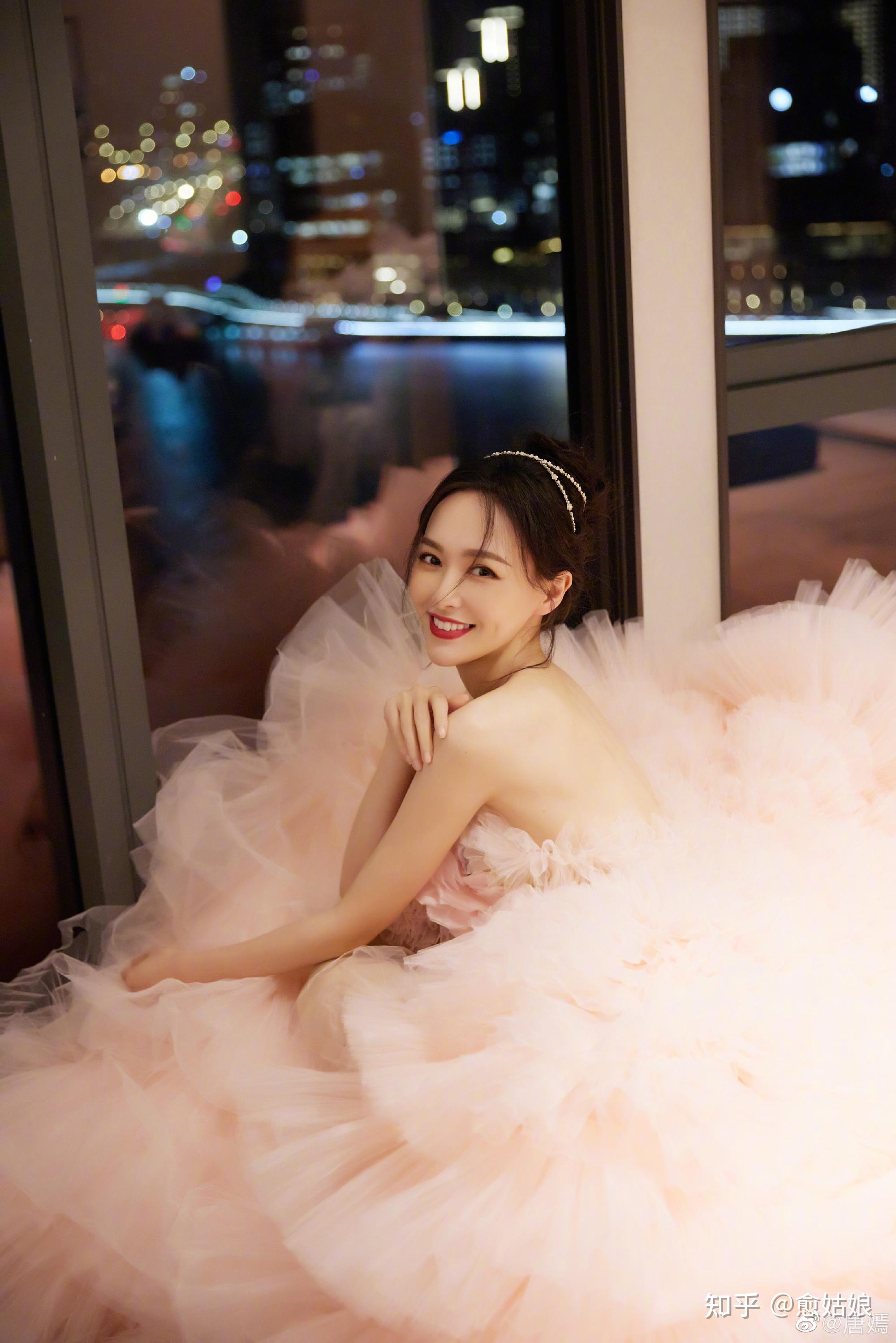 如何看待唐嫣缺席微博之夜整件事? - 知乎