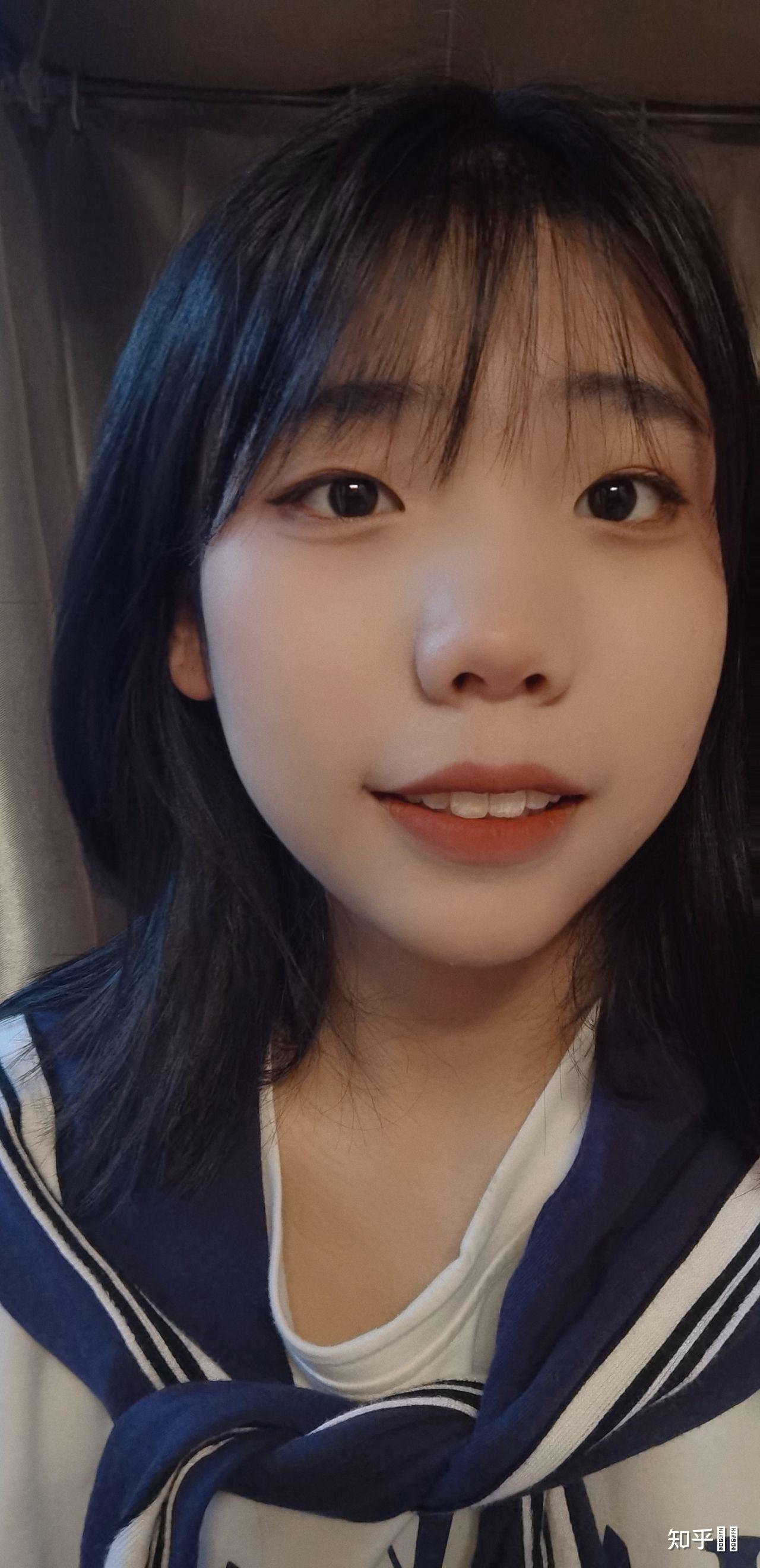 如果一个女生qq空间和微信朋友圈都没发过自己的自拍,头像也不是本人.