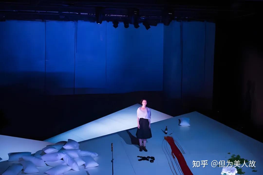 如何评价独角戏女王黄湘丽在话剧一个陌生女人的来信中的表演
