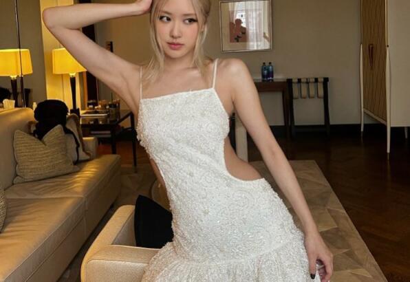 blackpink朴彩英晒性感礼服照,大秀纤细腰肢,火辣身材 - 知乎