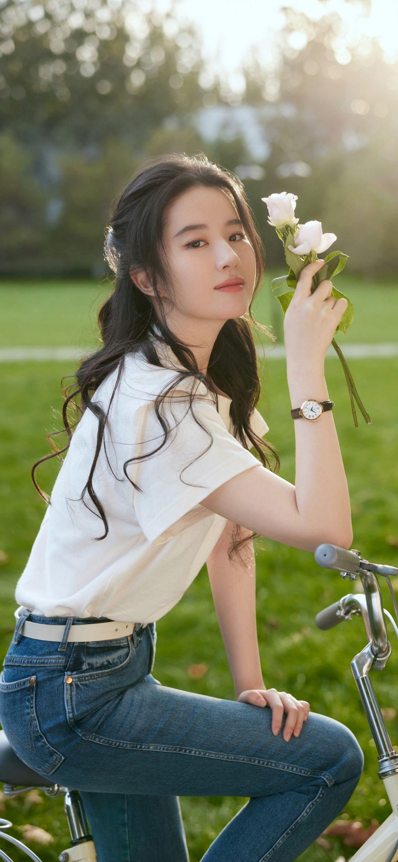 大家认为刘亦菲和杨紫谁更漂亮? - 知乎