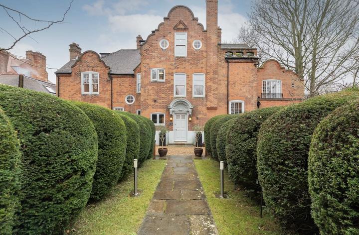 从梅菲尔的前大使馆到肯辛顿的豪宅:2024年上半年,伦敦的10笔大买卖在