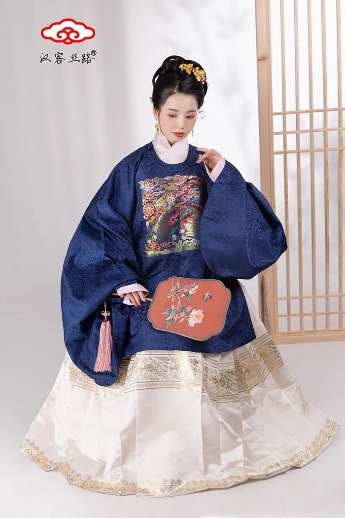 圆领大襟——大明富婆安排上