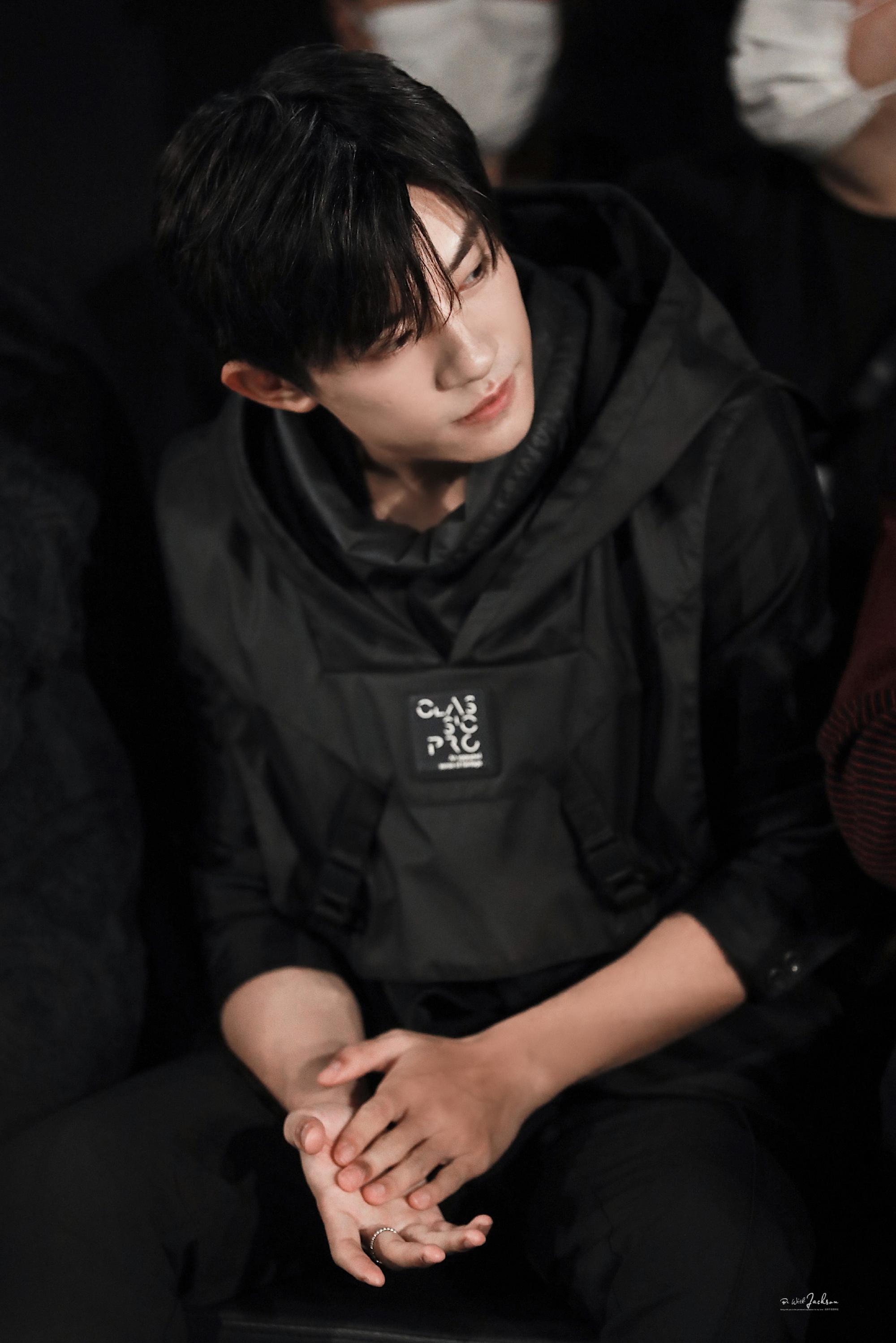 如何看待易烊昱华创造最小年龄连续盲拧还原2个二阶魔方的世界纪录