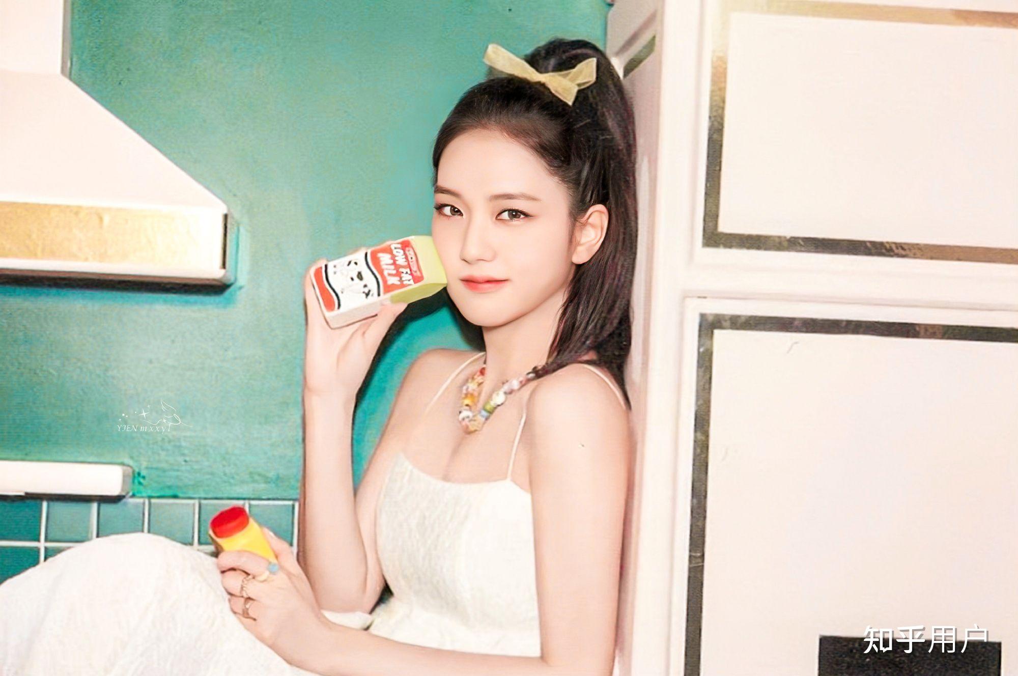 如何评价粉墨成员金智秀的颜值