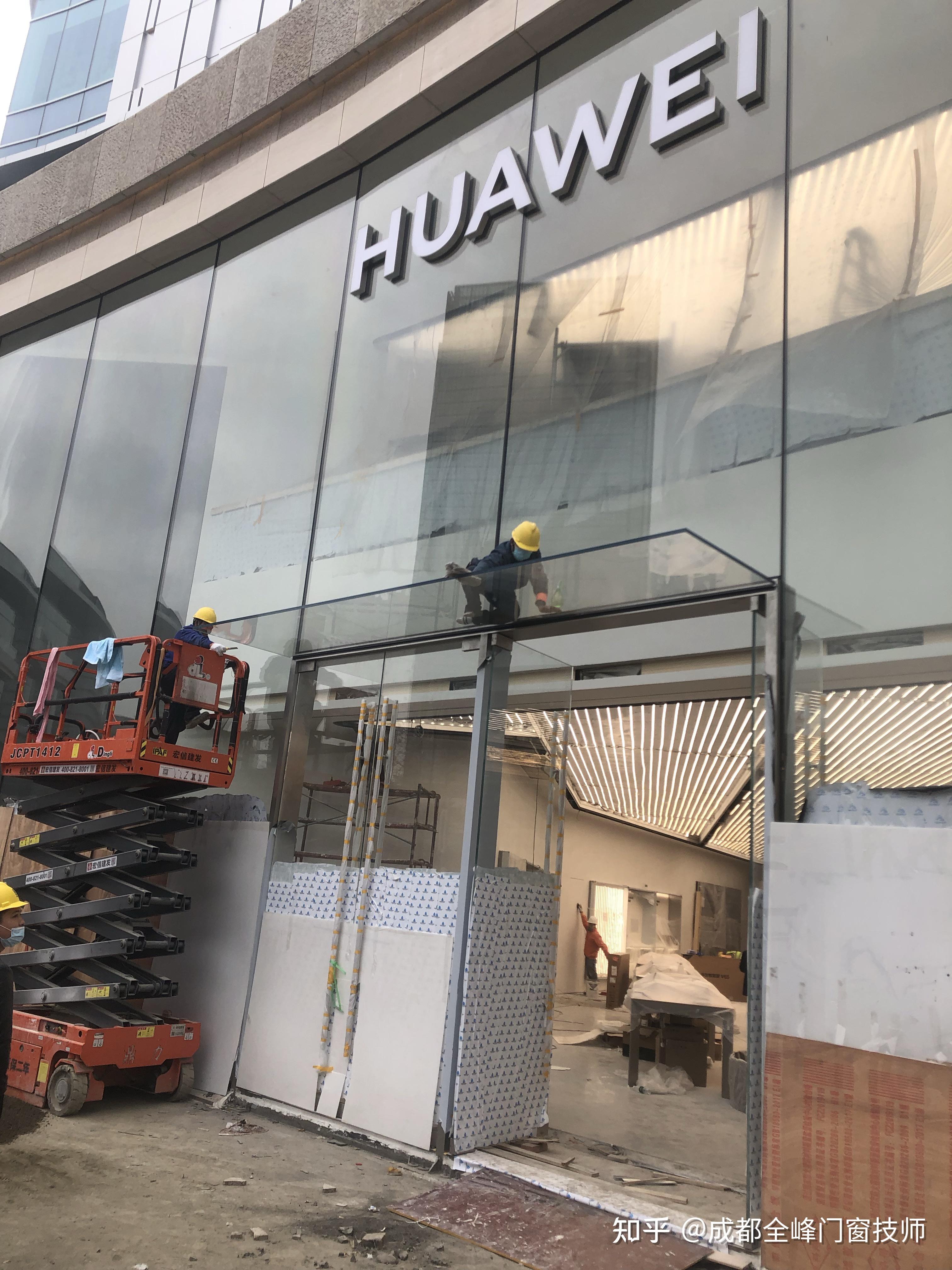 三里屯苹果专卖店的玻璃幕墙有将近20米高 怎么制作运输和安装的 太牛
