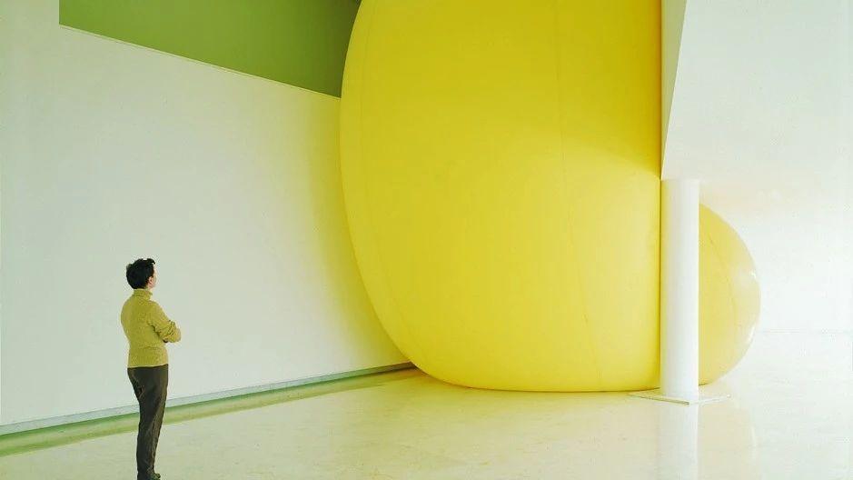 Hans Hemmert, Yellow Sculpture Fitting to Mona Standing, 1998