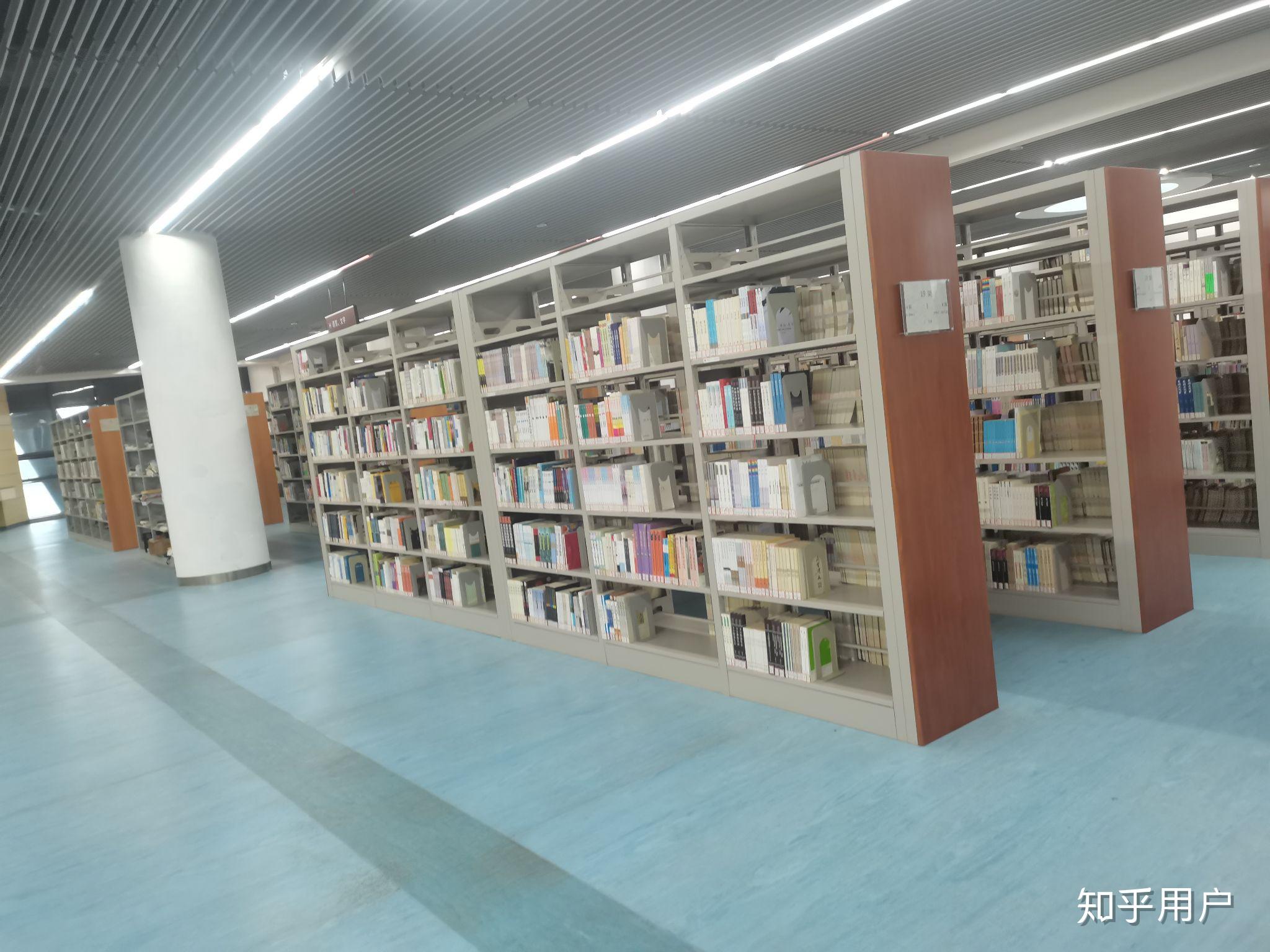 荆州学院图书馆图片