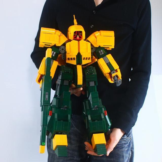 乐高达人自制z高达完全变型亚斯曼汉堡包成半个大人高