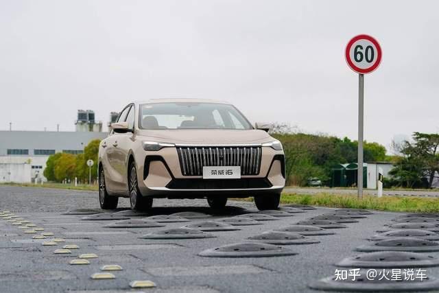 买车送黄金?荣威i6 VS轩逸经典、朗逸新锐,谁才是家用最优选?