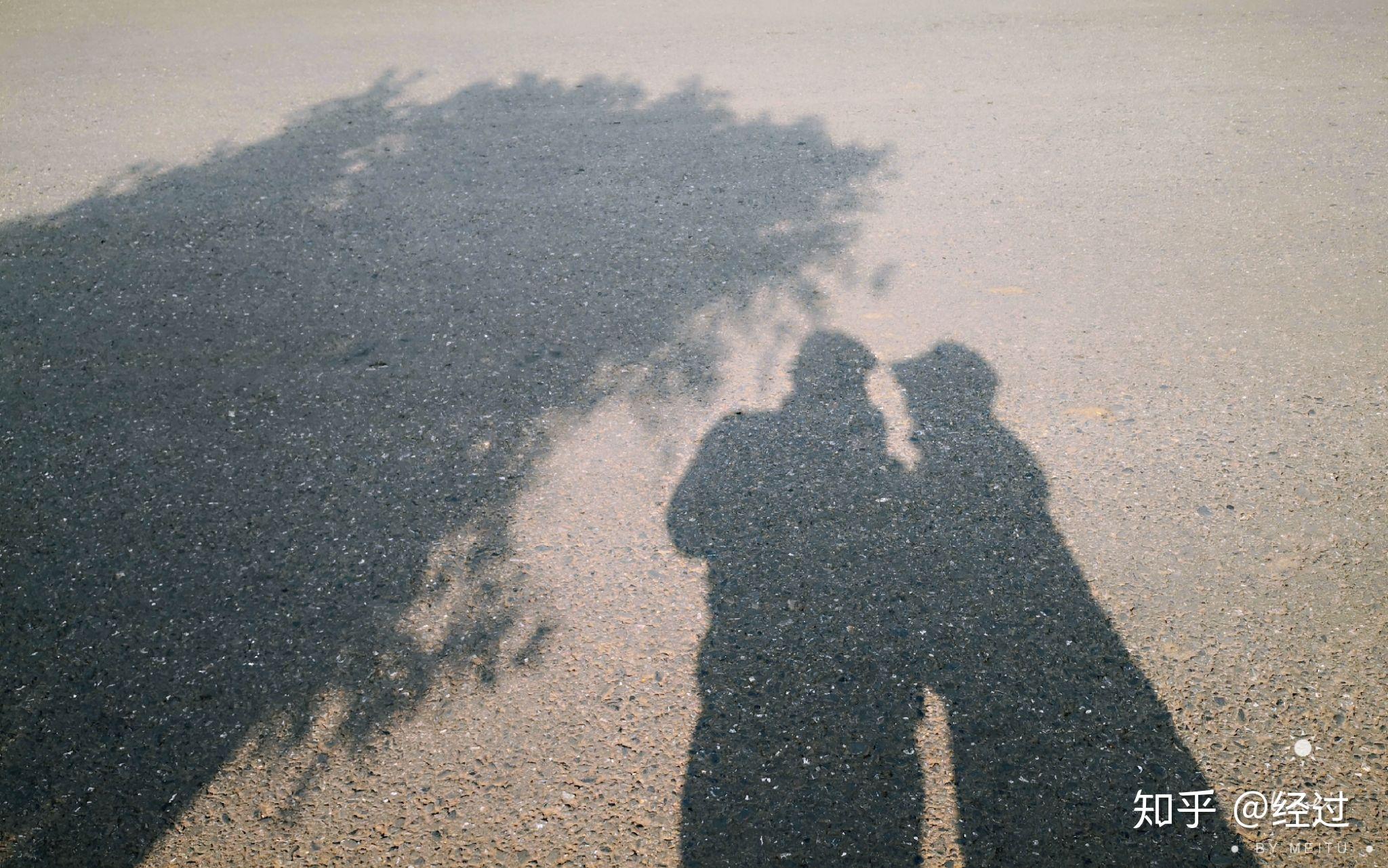 怎么一个人拍出两个人的牵手照啊? - 知乎