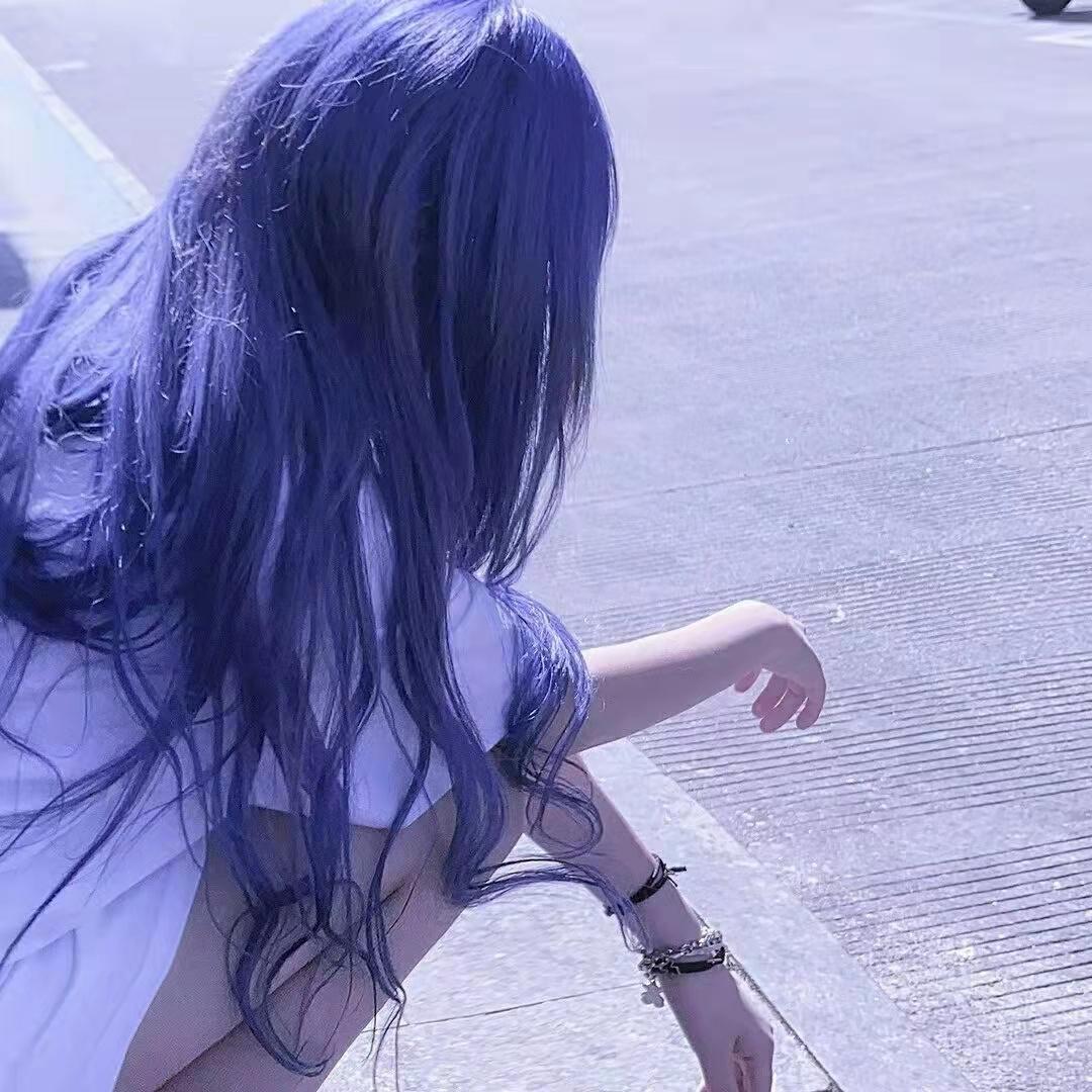 大家有没有蓝发真人女生头像