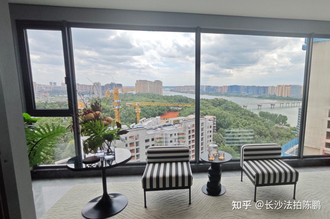 一线江景+山景，市中心精装245平，单价1.3万起 ！ - 知乎