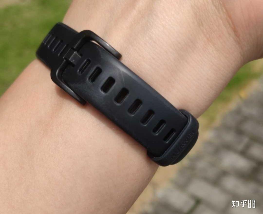 如何评价2021年4月8日华为发布的华为手环 6 ?有哪些亮点和不足?