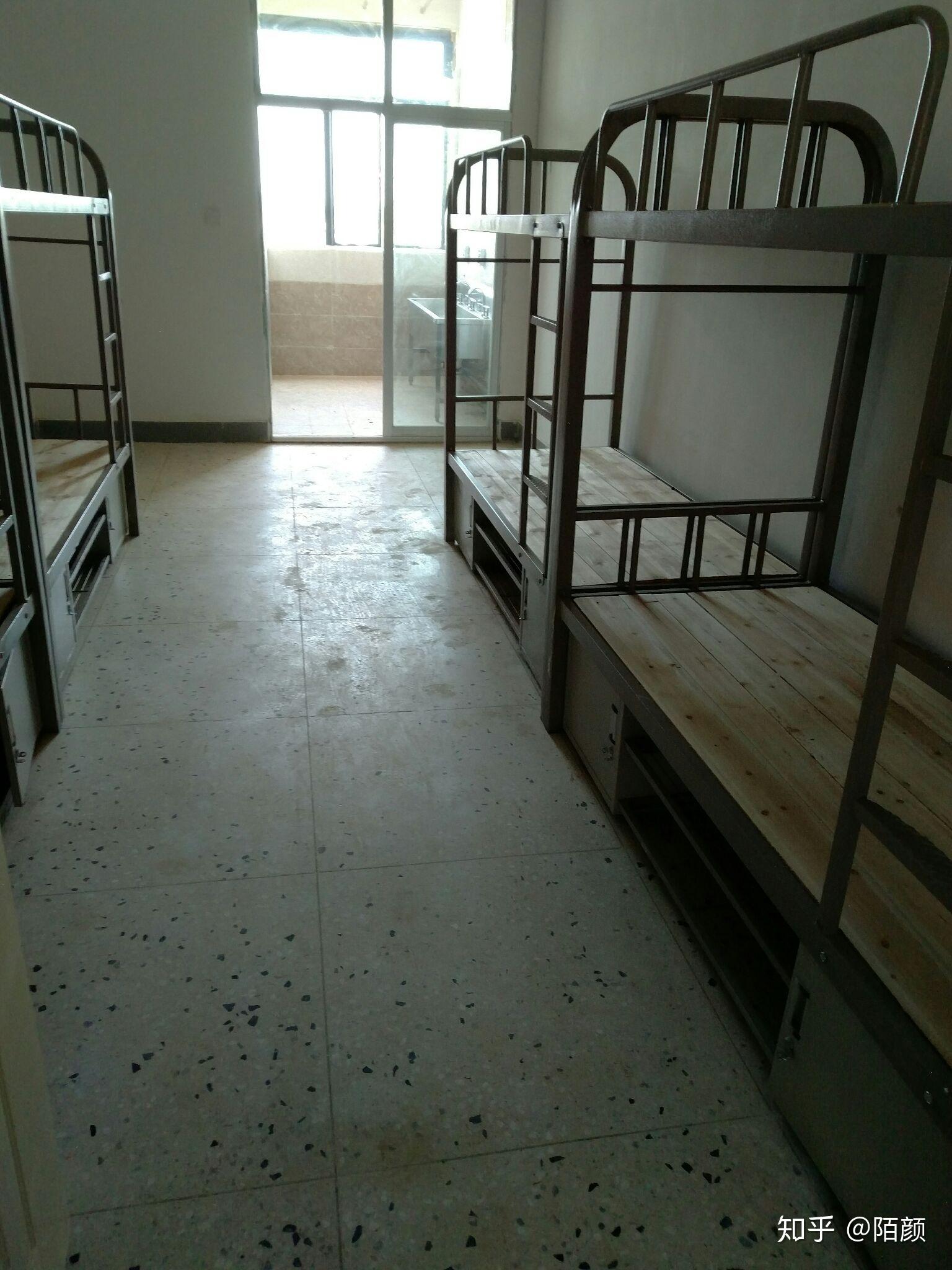 邵东创新学校新校区的宿舍环境怎么样?有几个人住?有几个厕所?