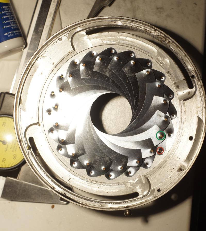 镜间快门的运动方式是怎样的为什么可以做到光孔从中间打开而让底片