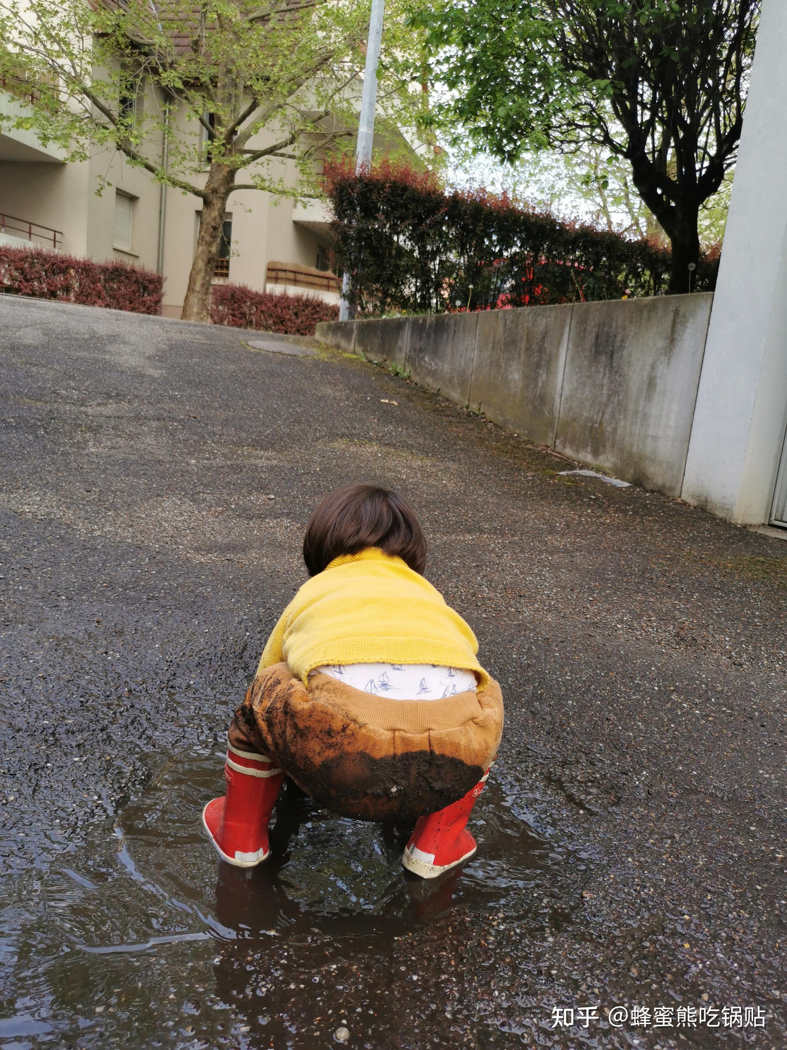 为什么小男孩小时候要比小女孩难养好多