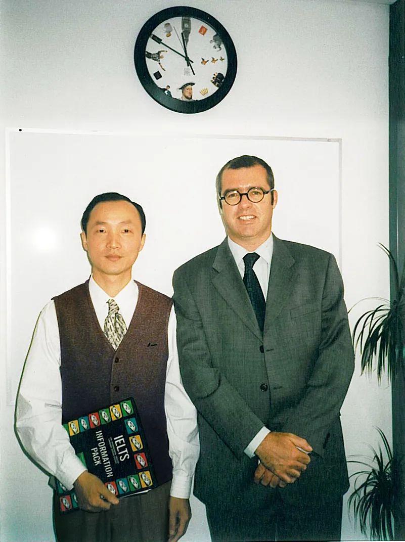 新航道&柯林斯共同打造《胡敏雅思教材第8代》,由外文社出版发行! - 知乎