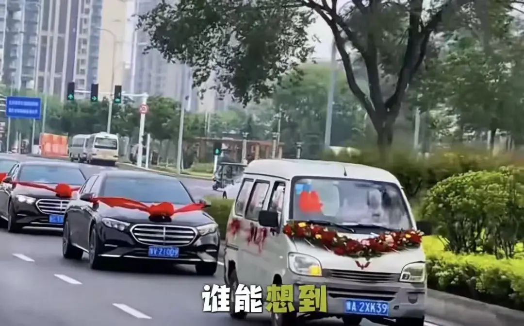 宝马女主播被扒拉踩小米汽车:杂粮、180天速成鸡敢吃,车不敢开