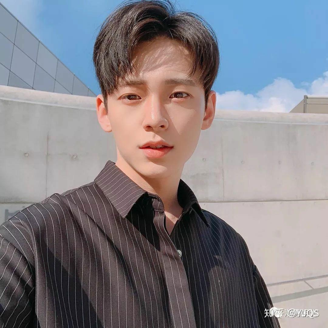 发际线高发量少菱形脸男生适合什么发型? - 知乎