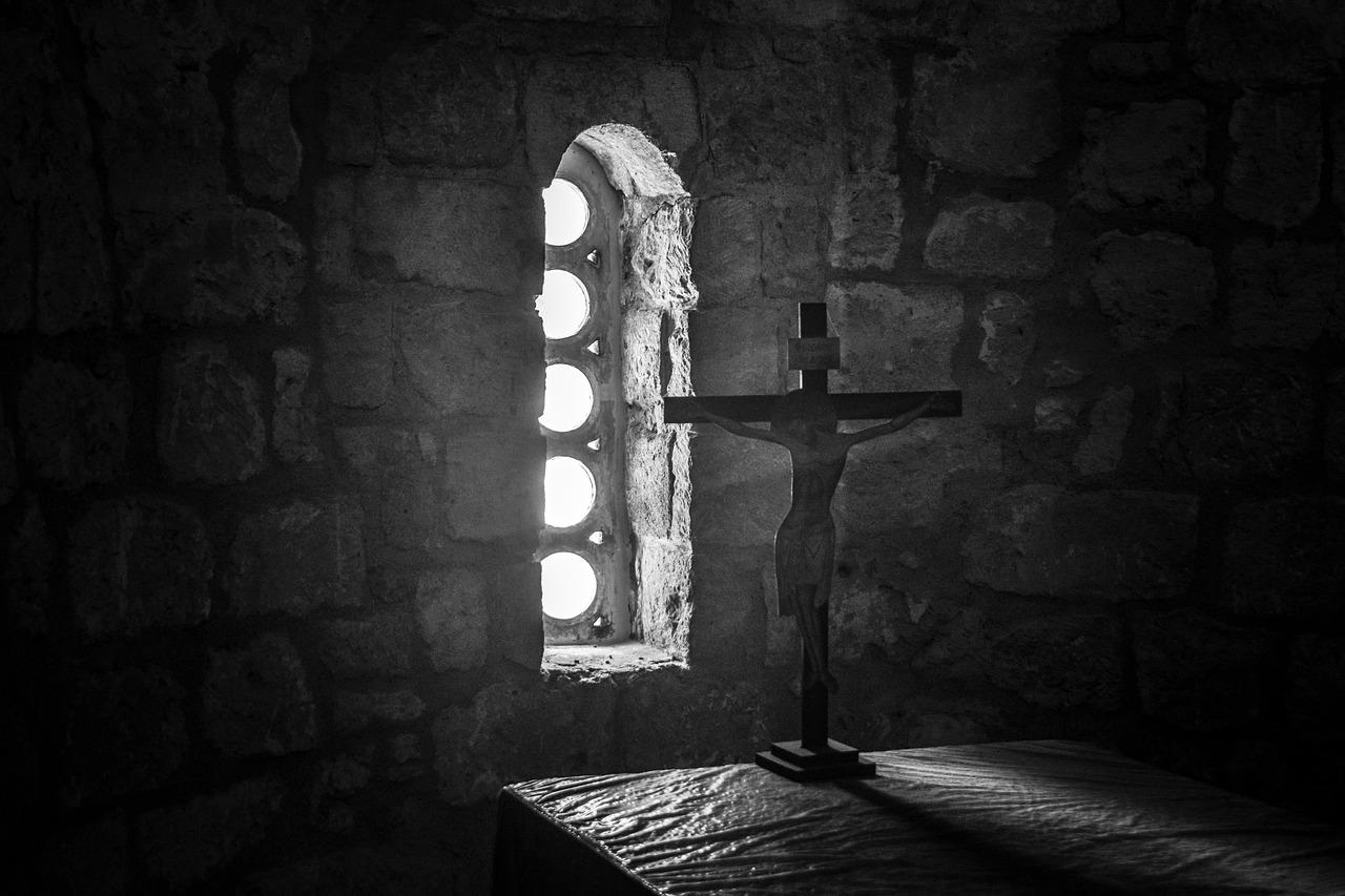 过梁比洞口长多少