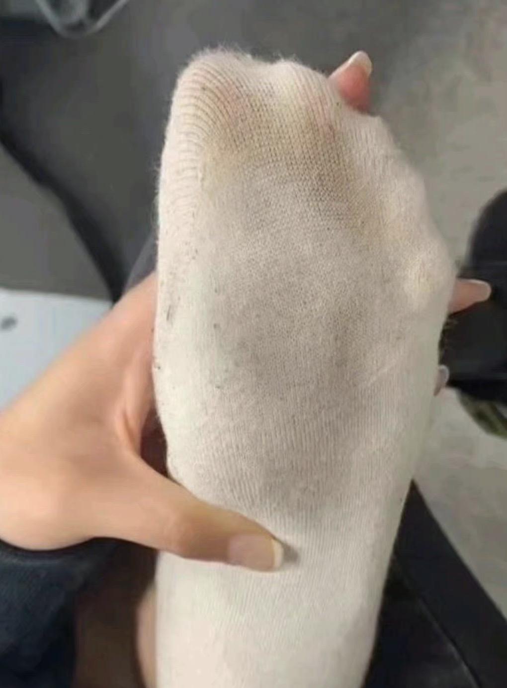 女孩子的袜子臭不臭? - 知乎