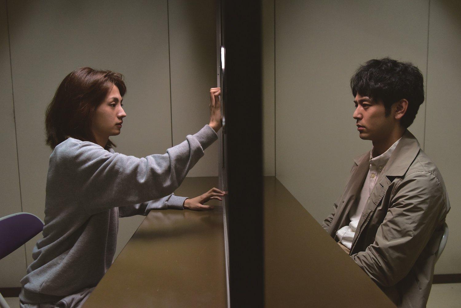 如何评价日本电影《愚行录》? - 知乎