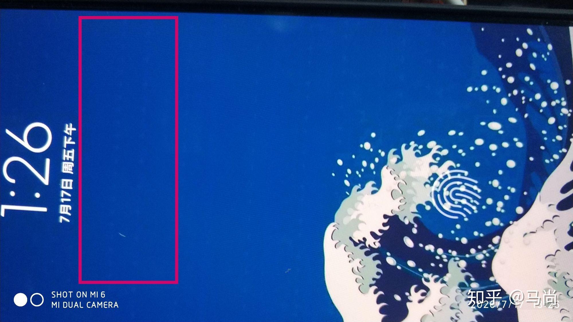 新买的红米k30pro手机侧着看有彩虹纹这个是什么现象