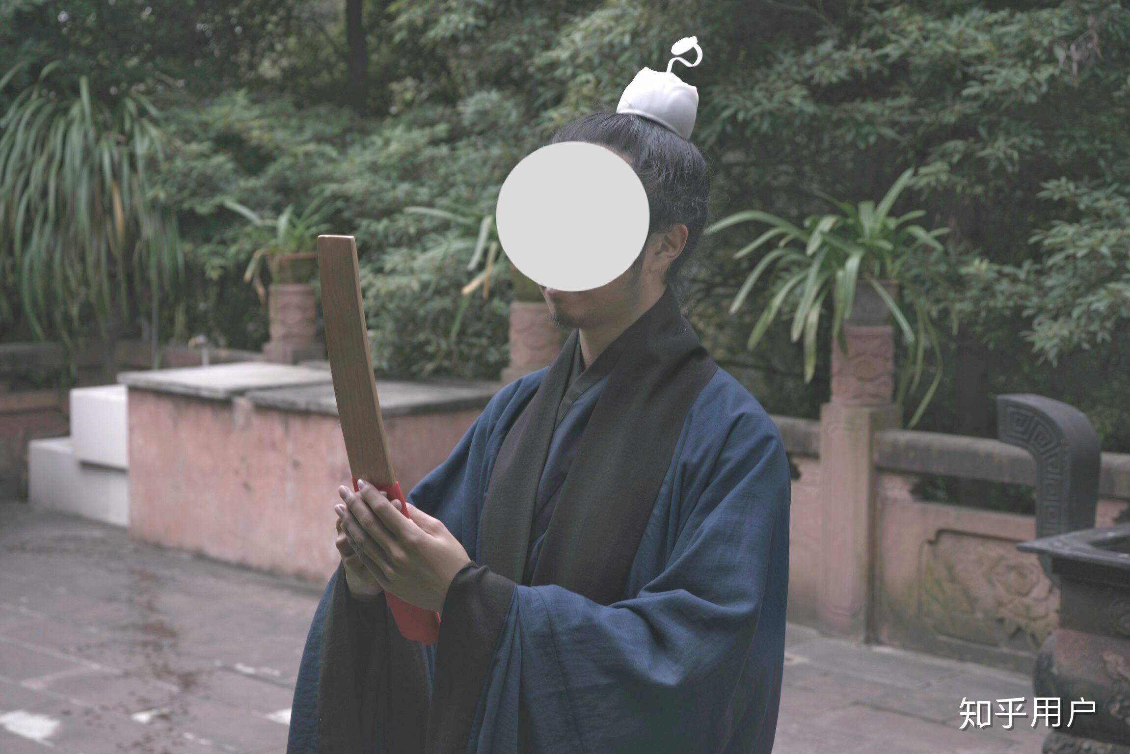 现代道士的道服是怎么样的