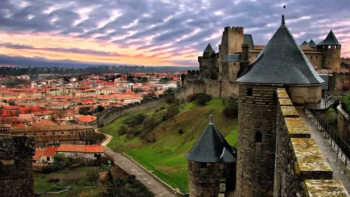 【移民避坑】法国自雇移民真的不行!很难拿法国永居!